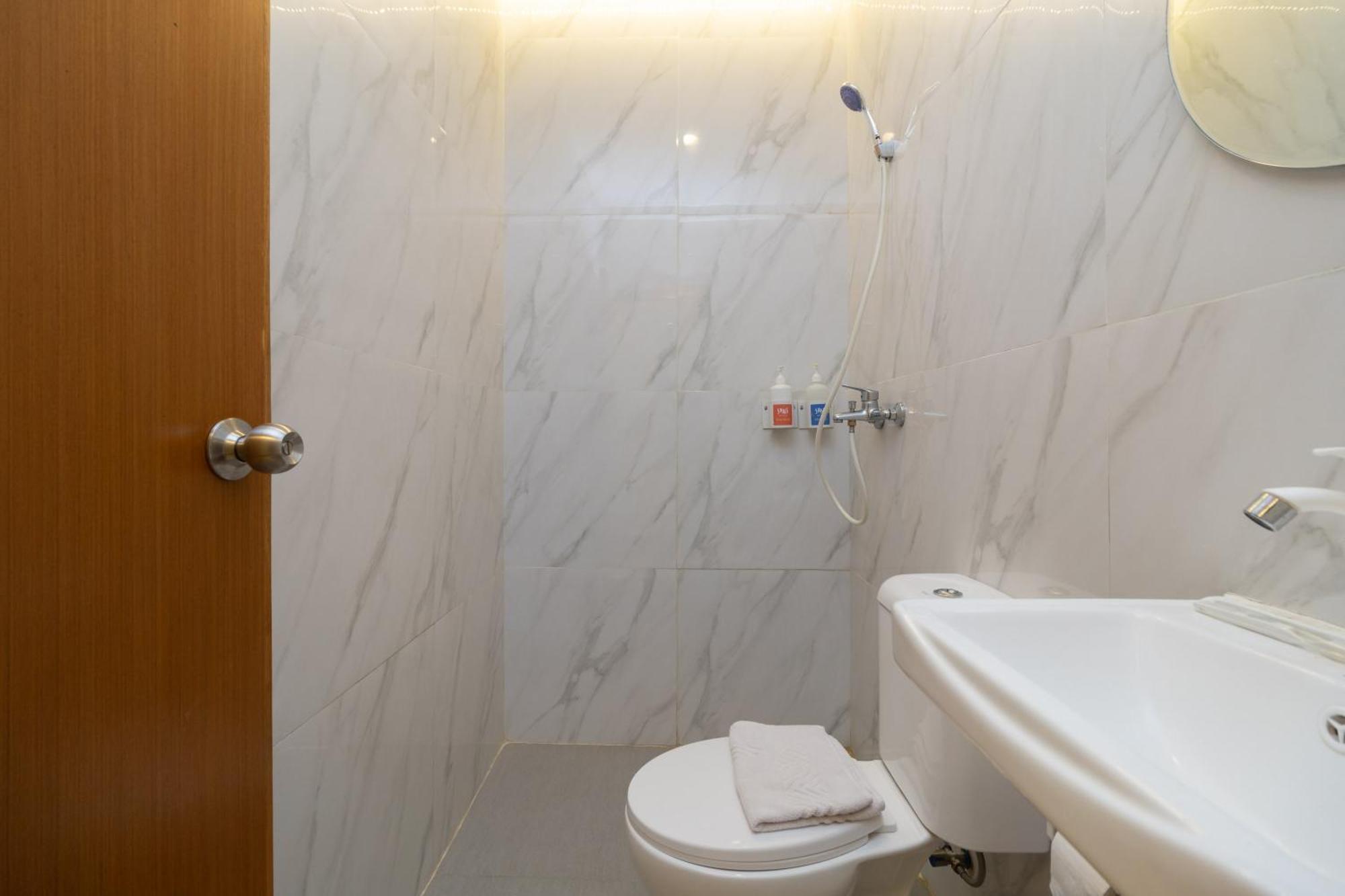 Sans Hotel Suryakencana Bogor Bilik gambar