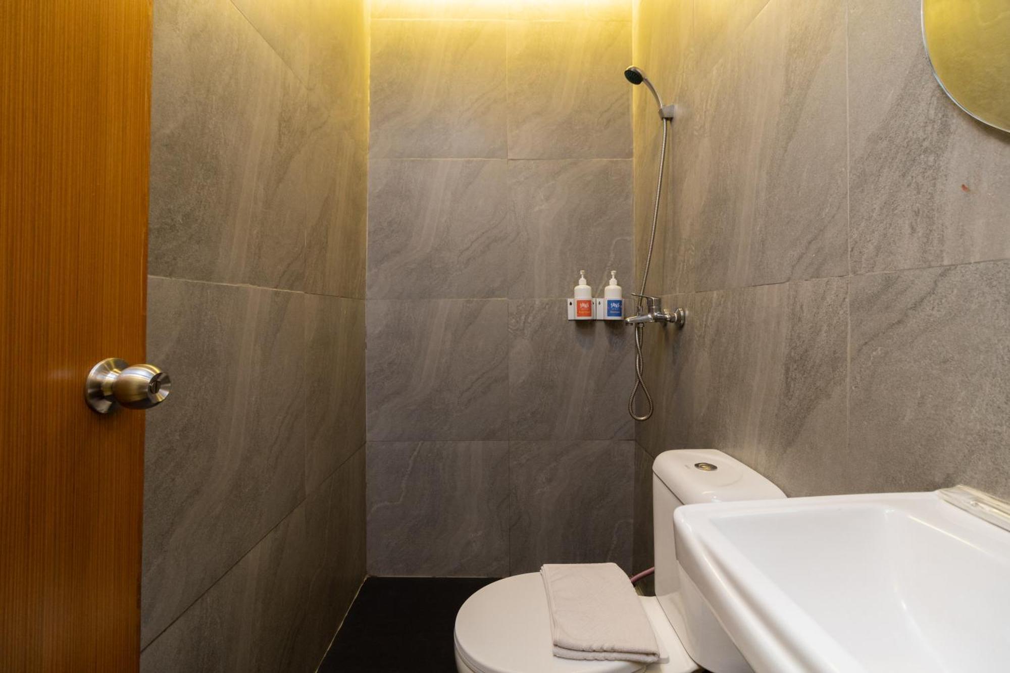 Sans Hotel Suryakencana Bogor Bilik gambar